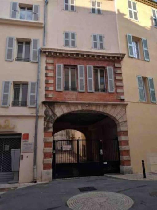 Jolie 3 pièces avec terrasse au vieux port, à 2 pas des plages et du palais. Cannes Esterno foto